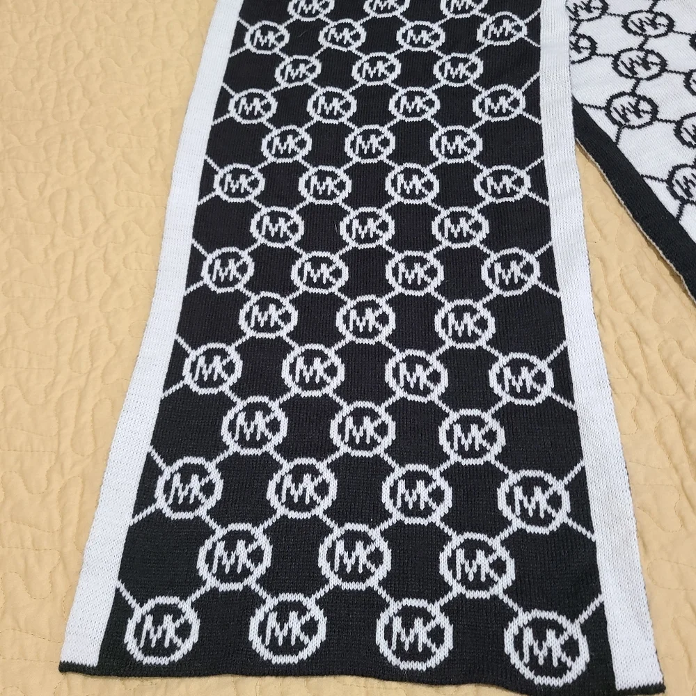 Michael Kors knit logo winter scarf - Picture 3 of 5